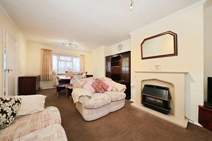 3 Bedroom Semi-Detached House For Sale In Woodbury Road, Kidderminster, DY11