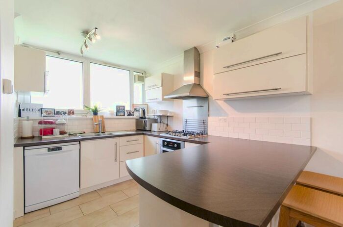 1 Bedroom Flat To Rent In Winterfold Close, Wandsworth, London, SW19