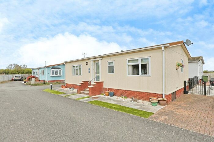 2 Bedroom Detached Bungalow For Sale In Plumtree Mobile Home Park, Marham, King's Lynn, PE33