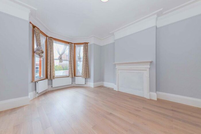 2 Bedroom Flat To Rent In Sutton Road, London, N10