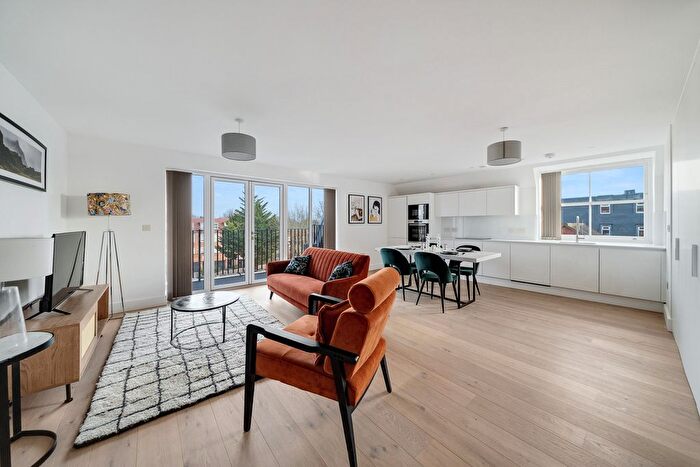 2 Bedroom Flat For Sale In Unit Whetstone Square, Whetstone, N20