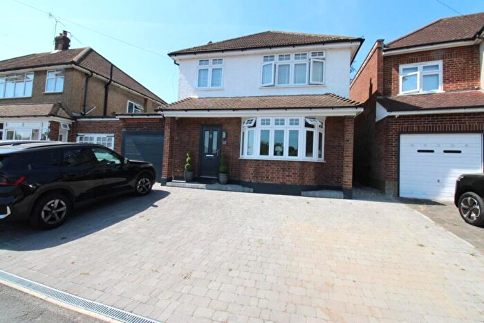 3 Bedroom Detached House For Sale In Humber Drive, Upminster, Essex, RM14