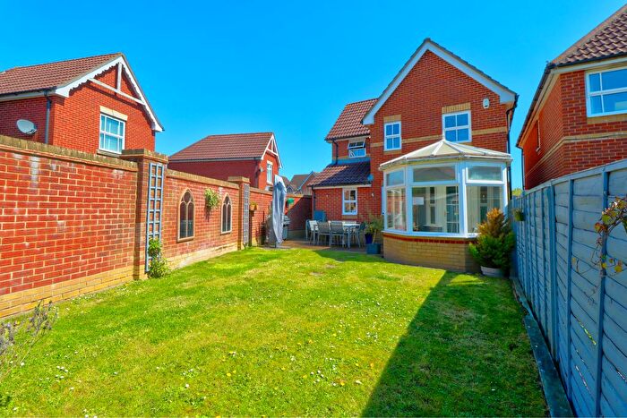 3 Bedroom Detached House For Sale In Siskin Close, Kennington, Ashford, TN25