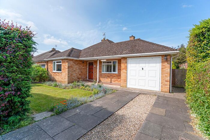 3 Bedroom Detached Bungalow For Sale In West Lea, Oakleigh Avenue, Hallow, WR2