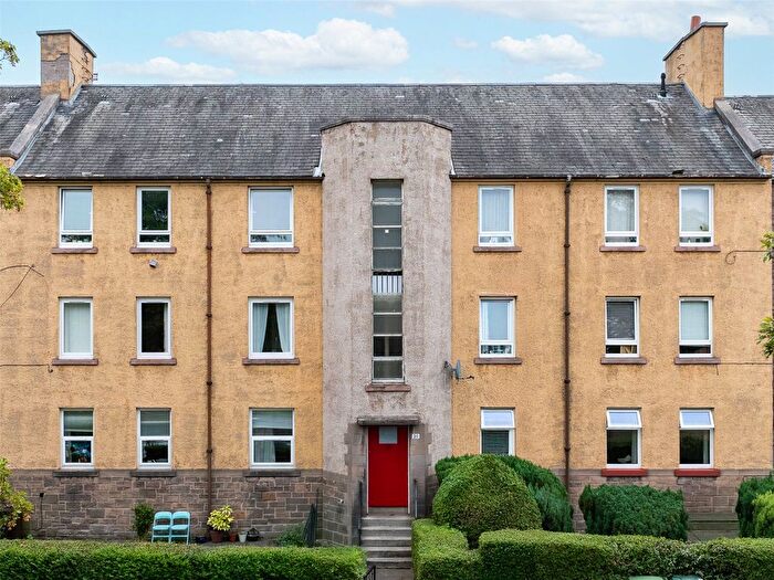 3 Bedroom Flat For Sale In Pennywell Road, Edinburgh, Midlothian, EH4
