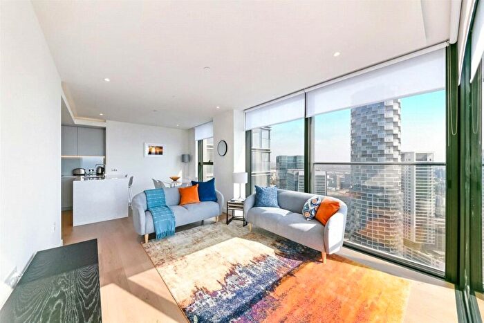 2 Bedroom Apartment To Rent In South Quay Plaza, Canary Wharf, London, E14