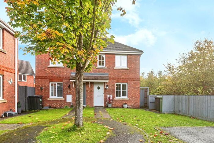 2 Bedroom Semi-Detached House For Sale In Battalion Way, Thatcham, RG19