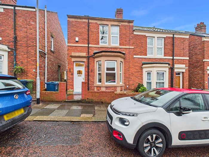 4 Bedroom Semi Detached House For Sale In Coleridge Avenue, Low Fell, Gateshead, NE9