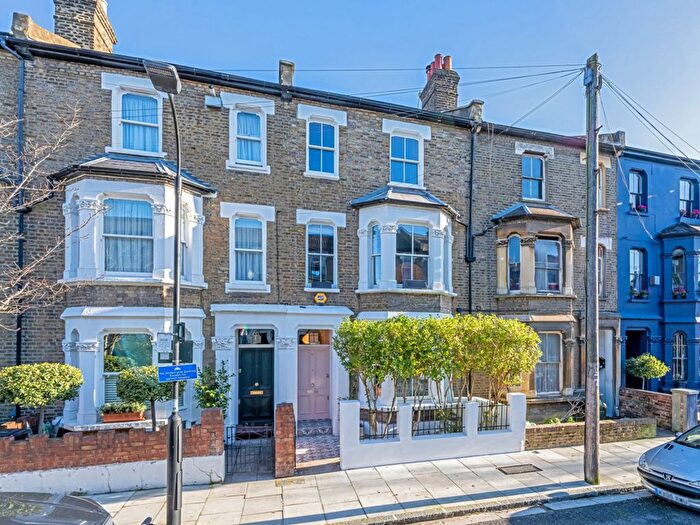 4 Bedroom Link Detached House For Sale In Macfarlane Road, Lonon, W12