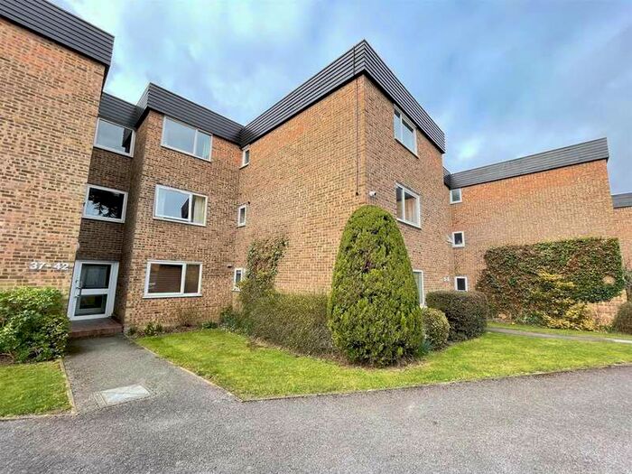 1 Bedroom Apartment To Rent In Mount Felix, Walton-on-thames, KT12