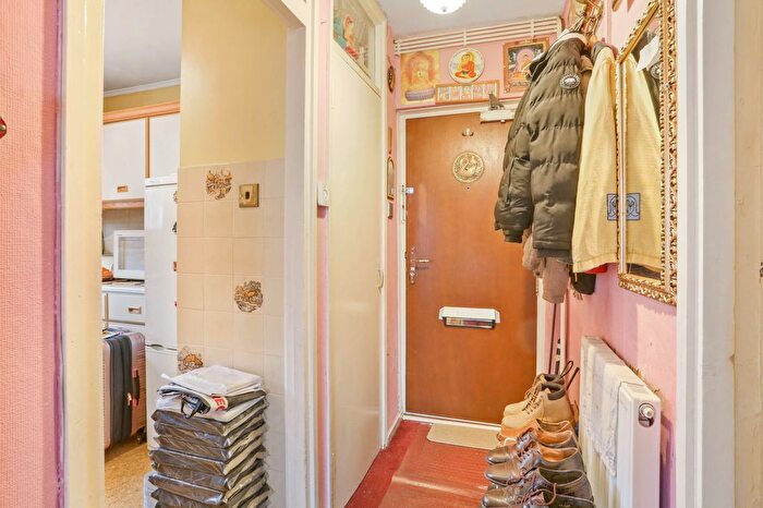 1 Bedroom Flat For Sale In Albert Barnes House, Elephant Amp; Castle, SE1