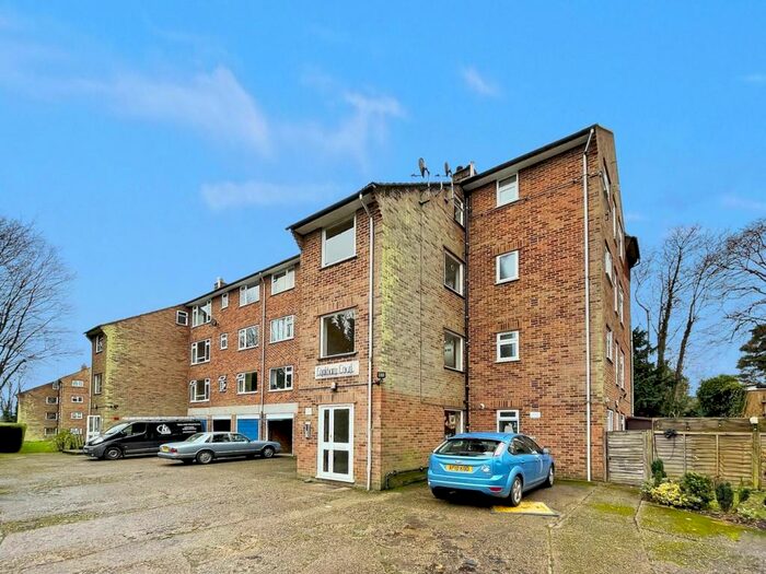 1 Bedroom Flat To Rent In Plantation Road, Amersham, HP6