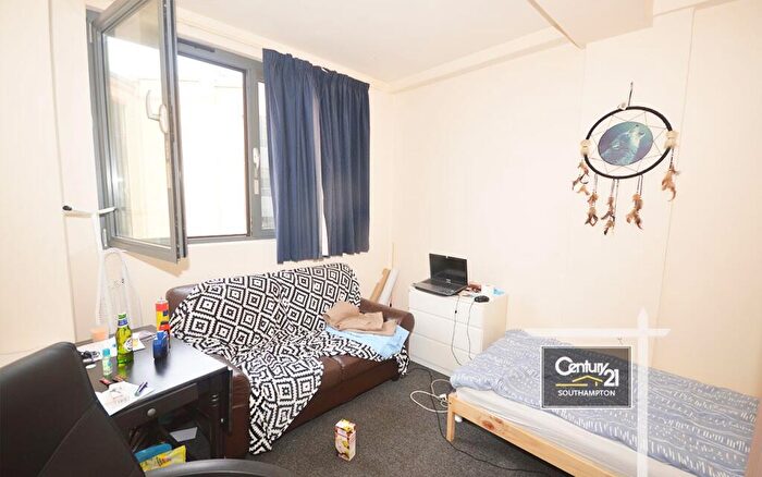 2 Bedroom Flat To Rent In |Ref: |, Mede House, Salisbury Street, Southampton, SO15