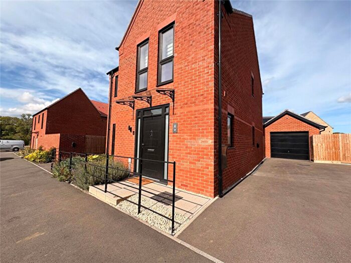 4 Bedroom Detached House For Sale In Fennel Close, Daventry, Northamptonshire, NN11