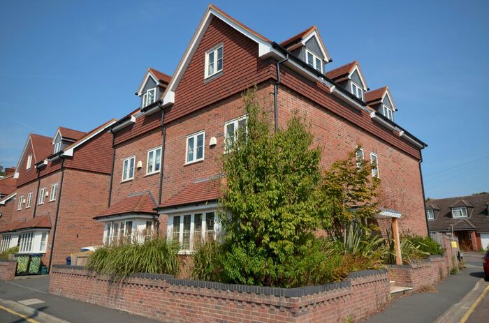 4 Bedroom Semi-Detached House To Rent In Upper South View, Farnham, Surrey, GU9