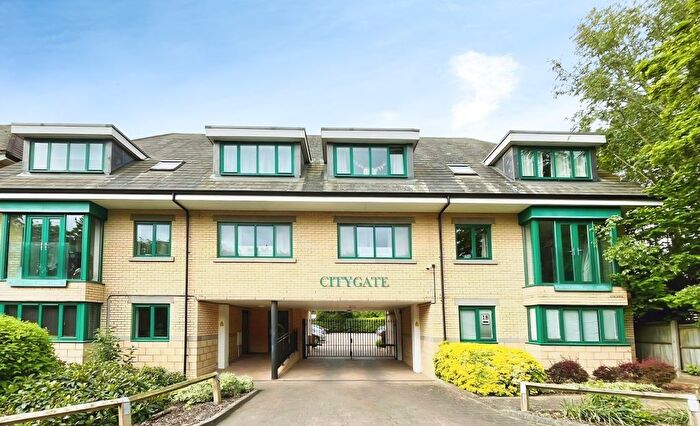 2 Bedroom Flat To Rent In Woodhead Drive, Cambridge, CB4