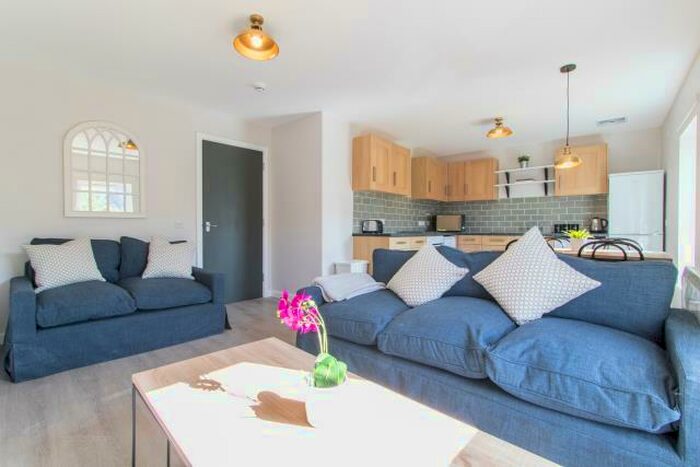 4 Bedroom Flat To Rent In Morrison Circus, Edinburgh, EH3