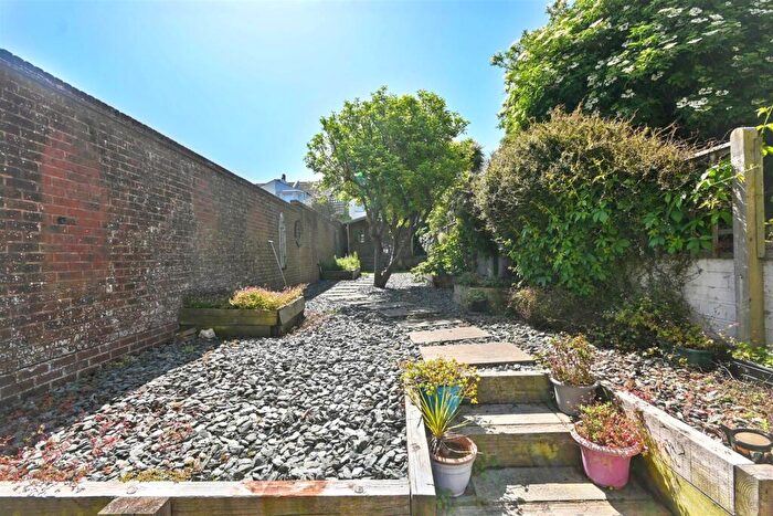 1 Bedroom Flat For Sale In Tideswell Road, Eastbourne, BN21