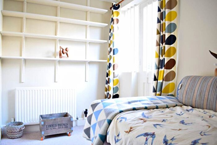 2 Bedroom Flat To Rent In Avenell Road, London ., N5