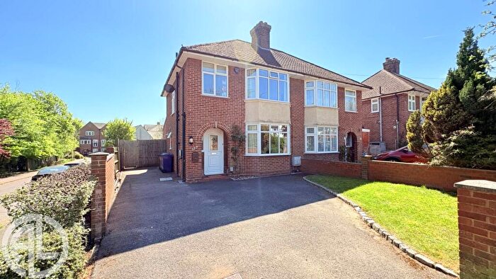 3 Bedroom Semi Detached House For Sale In Icknield Way, Letchworth Garden City, SG6
