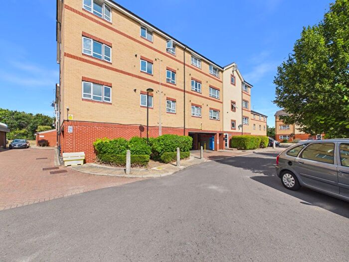 2 Bedroom Flat For Sale In Chertsey Road, Feltham, TW13