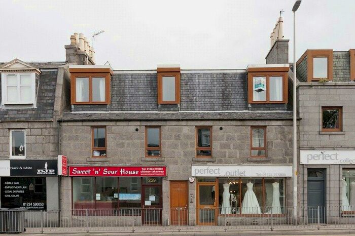 3 Bedroom Flat To Rent In Holburn Street, City Centre, Aberdeen, AB10