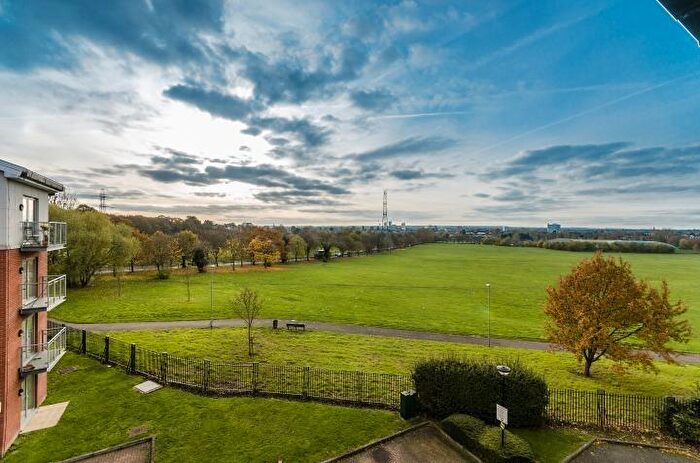 2 Bedroom Flat For Sale In Damask Court, Cleeve Way, Sutton, Surrey, SM1