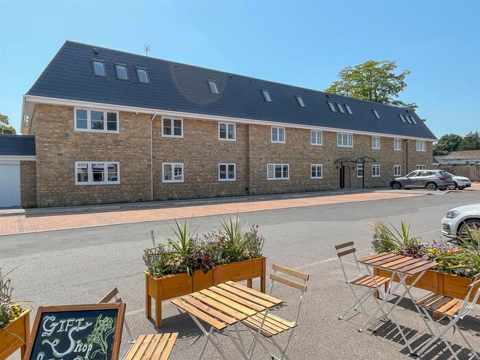 1 Bedroom Flat For Sale In Andrews Court, Lyneham, SN15