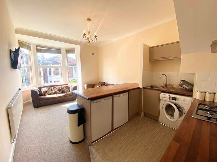 4 Bedroom Apartment To Rent In Albert Grove, Southsea, PO5