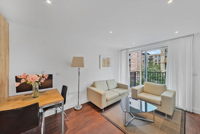 1 Bedroom Flat To Rent In Whiting Way, London, SE16