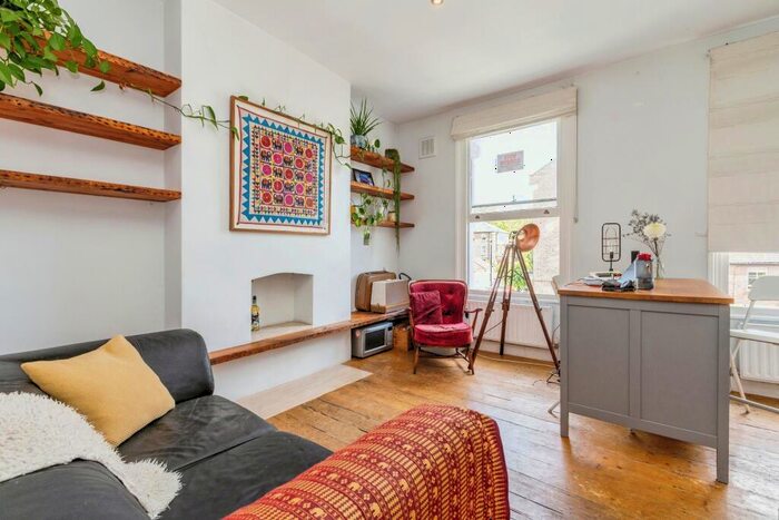 2 Bedroom Flat To Rent In Balfour Road, N5