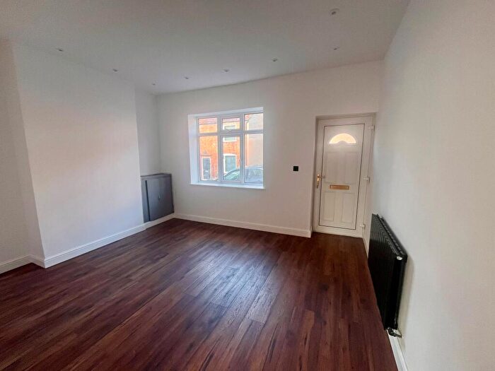 2 Bedroom House To Rent In Scarsdale Street, Bolsover, S44