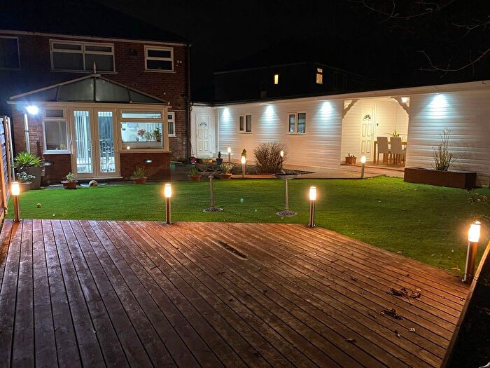 4 Bedroom Semi-Detached House To Rent In Hilary Avenue, Heald Green, Cheadle, SK8