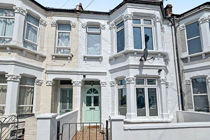 5 Bedroom Terraced House For Sale In Kellino Street, London, SW17