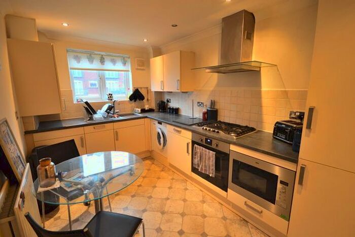 2 Bedroom Flat To Rent In Bridgewater Street, Sale, M33