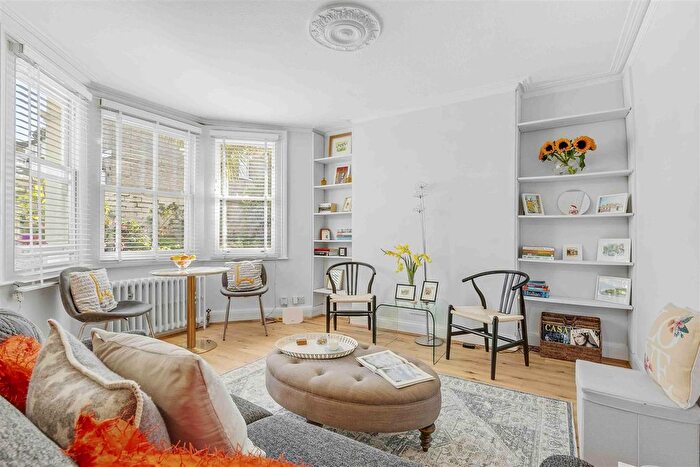 2 Bedroom Flat For Sale In Bloom Park Road, London, SW6