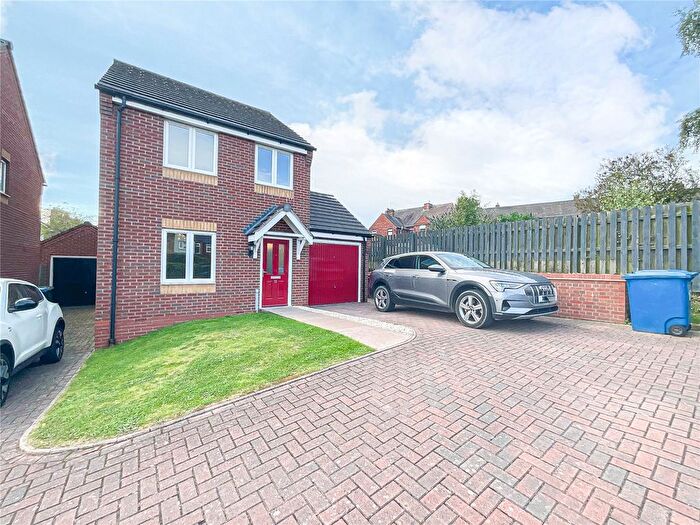 3 Bedroom Detached House To Rent In Bramble Close, Wilnecote, Tamworth, Staffordshire, B77