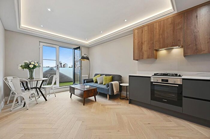 2 Bedroom Flat For Sale In Lynton Road, Acton, W3