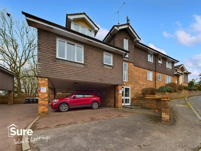 2 Bedroom Flat To Rent In The Cloisters, Church Lane, Kings Langley, Hertfordshire, WD4