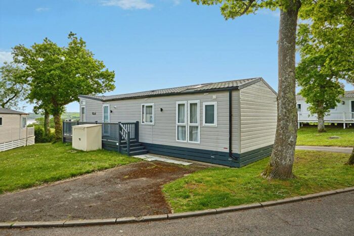 2 Bedroom Detached House For Sale In Thorness Lane, Cowes, Isle Of Wight, PO31
