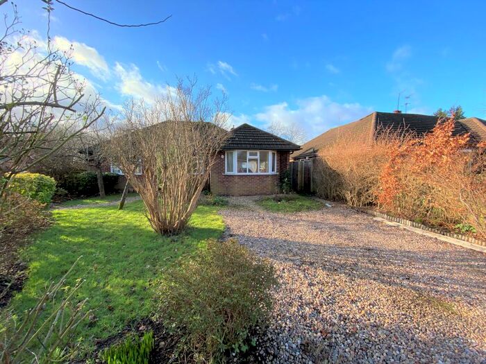 4 Bedroom Bungalow For Sale In Kingfield Gardens, Woking, GU22