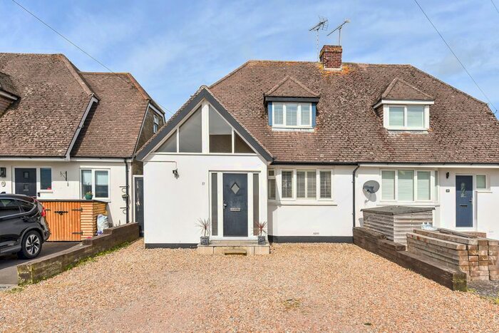 3 Bedroom Semi-Detached House For Sale In Chesswood Avenue, Felpham, PO22