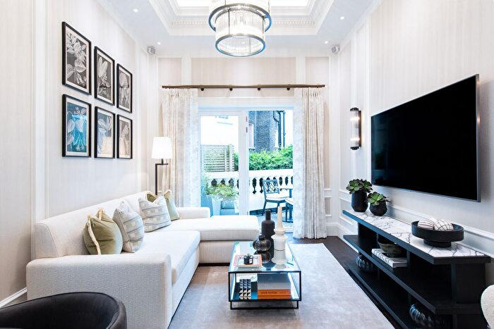 2 Bedroom Flat To Rent In Prince Of Wales Terrace, Kensington, London, W8