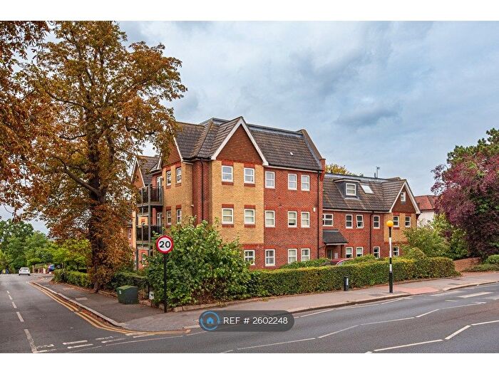 2 Bedroom Flat To Rent In Beulah Hill, London, SE19