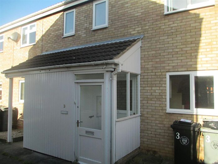 2 Bedroom End Of Terrace House To Rent In Anson Court, Market Deeping, Peterborough, PE6