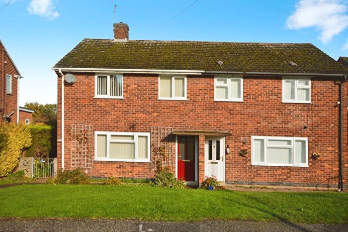3 Bedroom Semi Detached House To Rent In North Side, New Tupton, Chesterfield, Derbyshire, S42