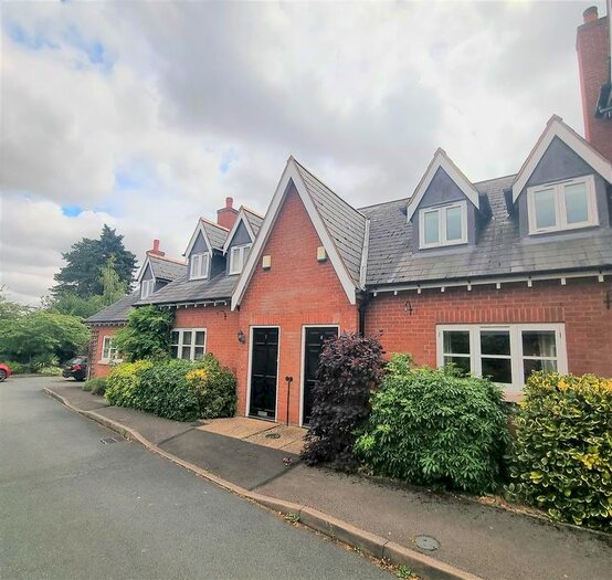 2 Bedroom Mews House To Rent In Pickersleigh Mews, Malvern, WR14