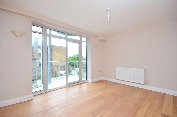 2 Bedroom Flat To Rent In Choumert Road, Peckham, London, SE15