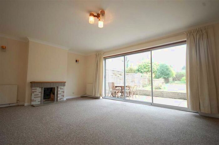 3 Bedroom Semi-Detached Bungalow To Rent In Oak Avenue, Ickenham, Uxbridge, UB10