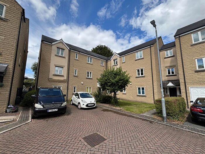 2 Bedroom Apartment For Sale In , Larkfield Court Brighouse, HD6